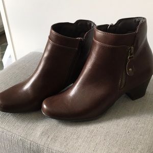 Women’s Brown Boots Size 8
